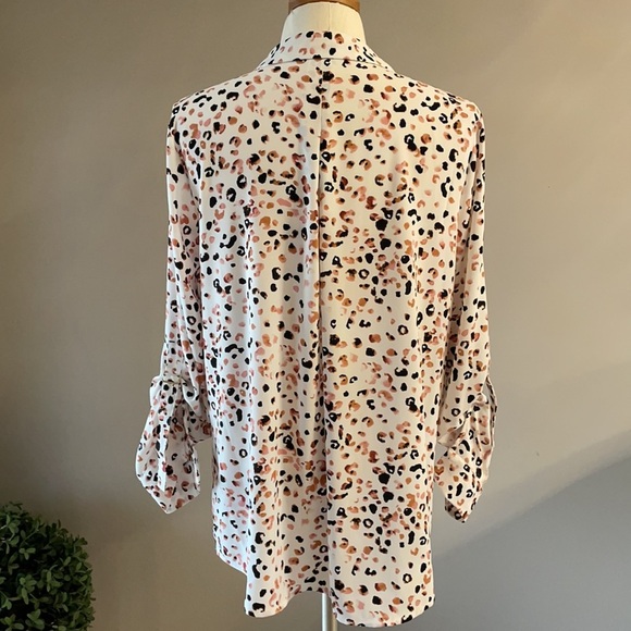 Women’s animal print blouse / tunic. Long  adjustable sleeve. Size med - Picture 9 of 14